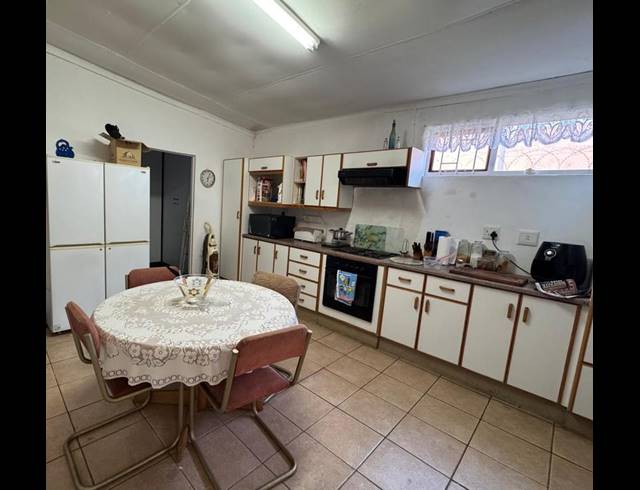 4 BEDROOM HOUSE FOR SALE IN DA NOVA